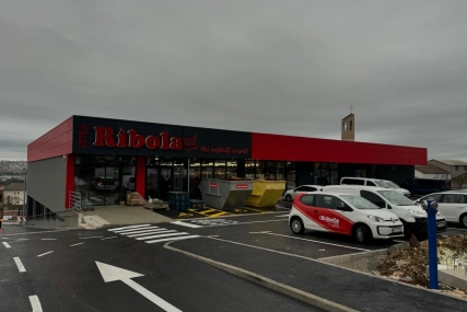 Ugradnja teretnog dizala nosivosti 1600 kg u prodajnom objektu Ribola u Solinu